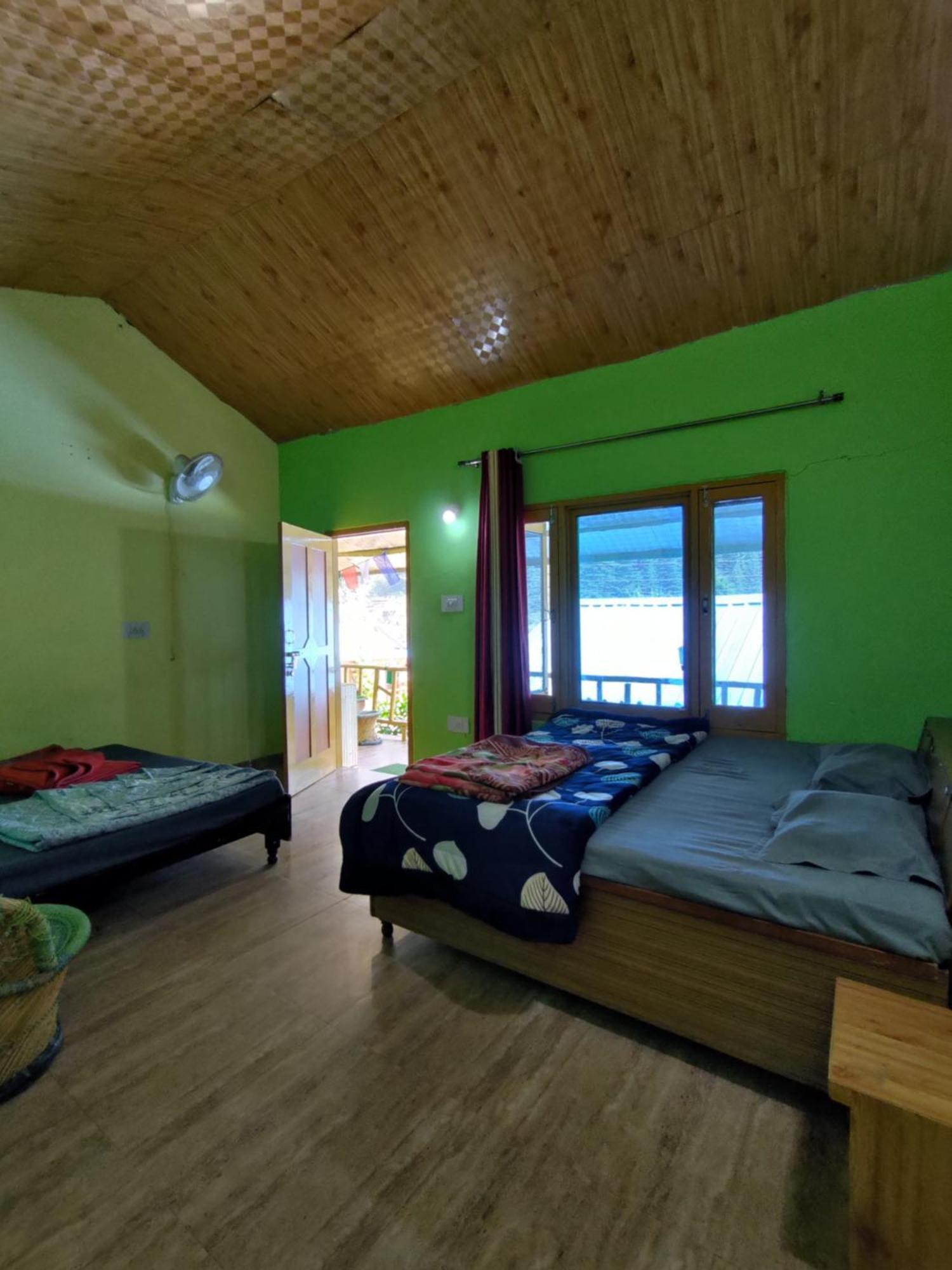 Lee Garden Himalayan Wooden Cottages Kasol Exterior foto